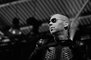 kmfdm04