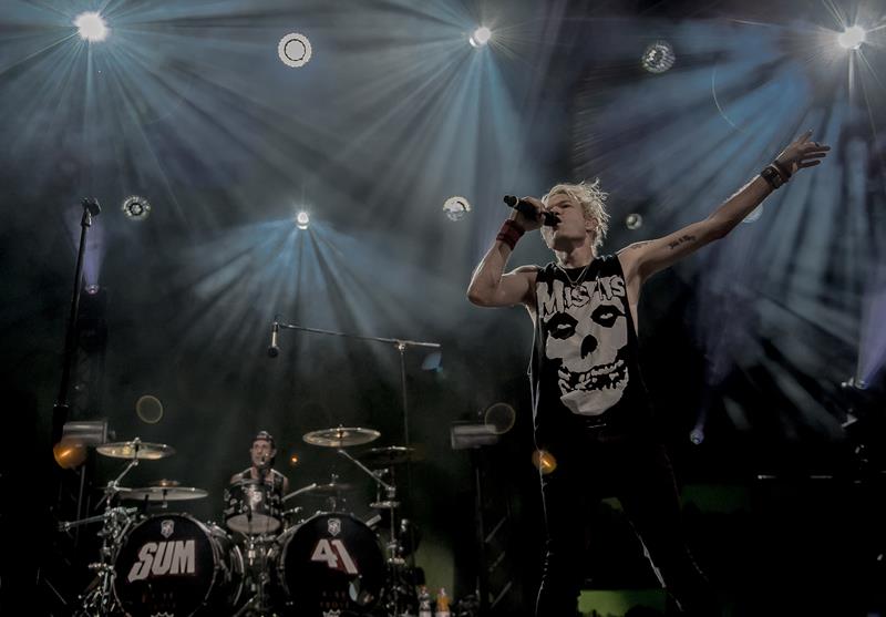 sum41043420180828