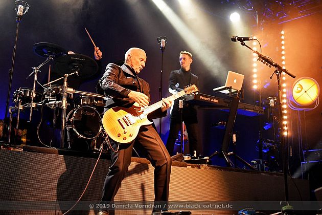 Midge Ure