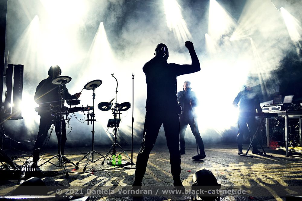 Front 242