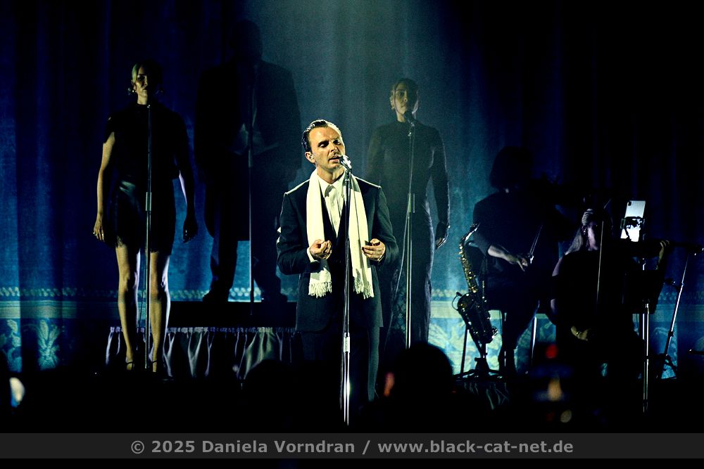 hurts intro NZ84917 klein