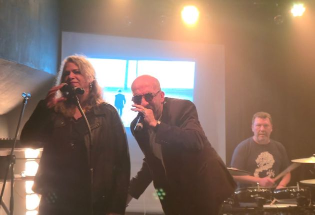 waitingforwords09 bySabineMazoyer