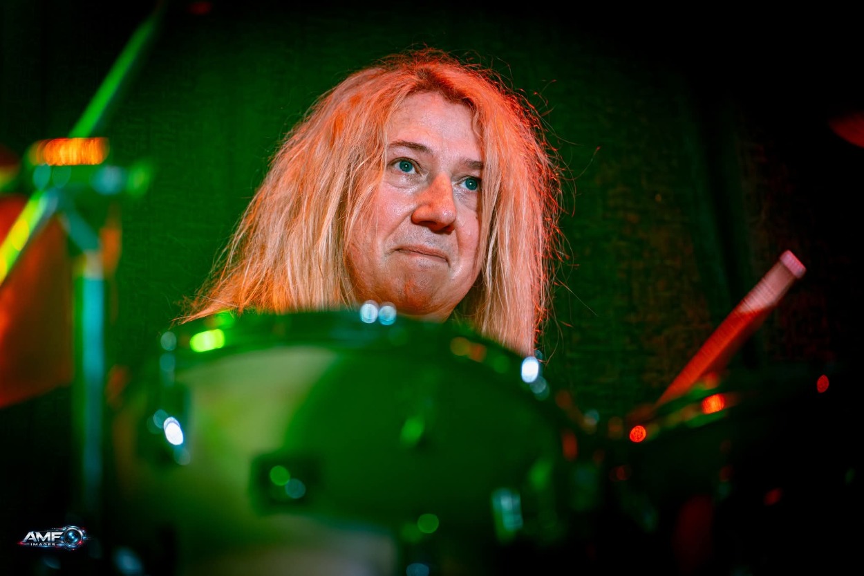 GhostDance1000060810