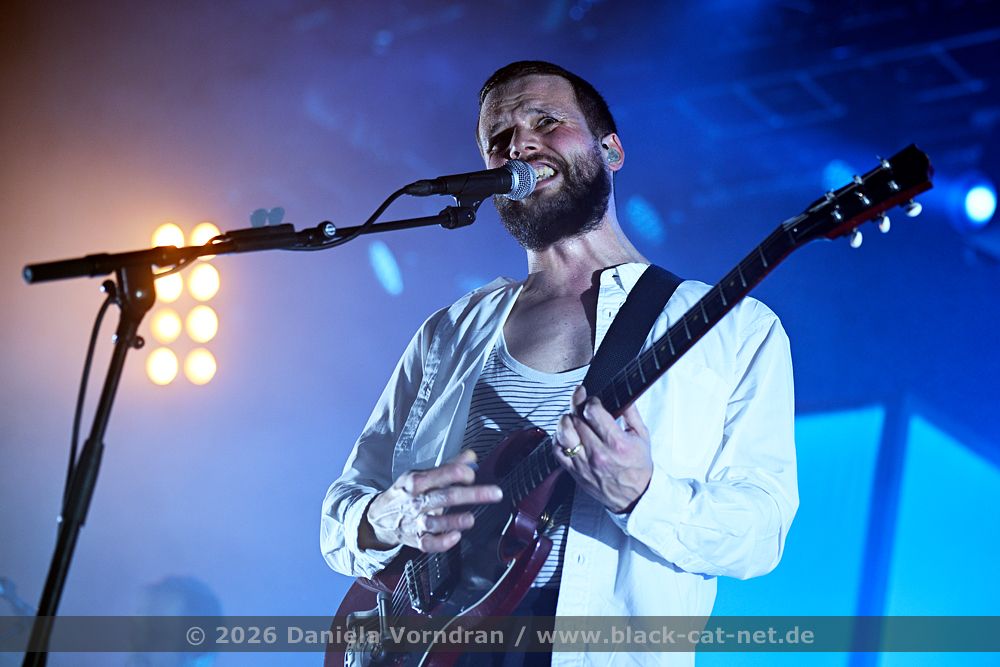 white lies intro NZ89427 klein