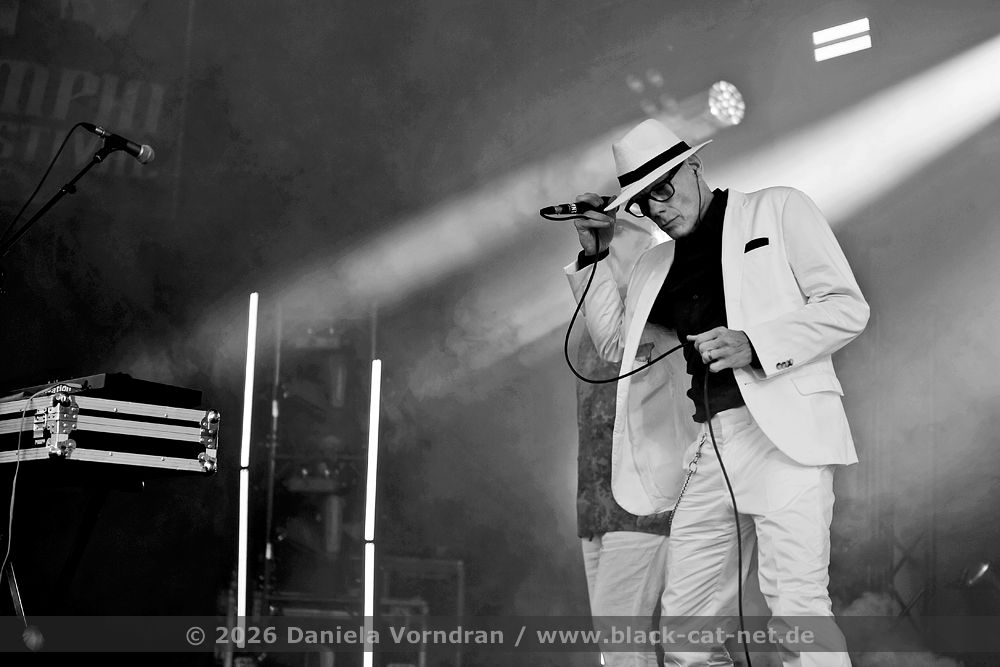 covenant9 D4S5172 klein