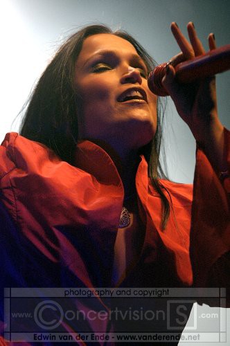 nightwish2005heinekenmusichallamsterdam_end009.jpg