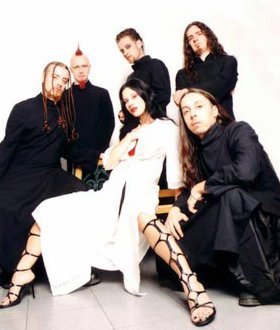 LacunaCoil_pic.jpg LacunaCoil_pic.jpg