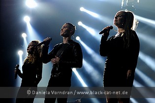 02 backingsingers